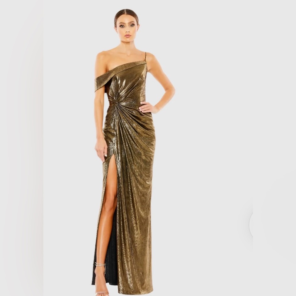 Ieena by Mac Duggal Gold Metallic Off Shoulder Gown size 0